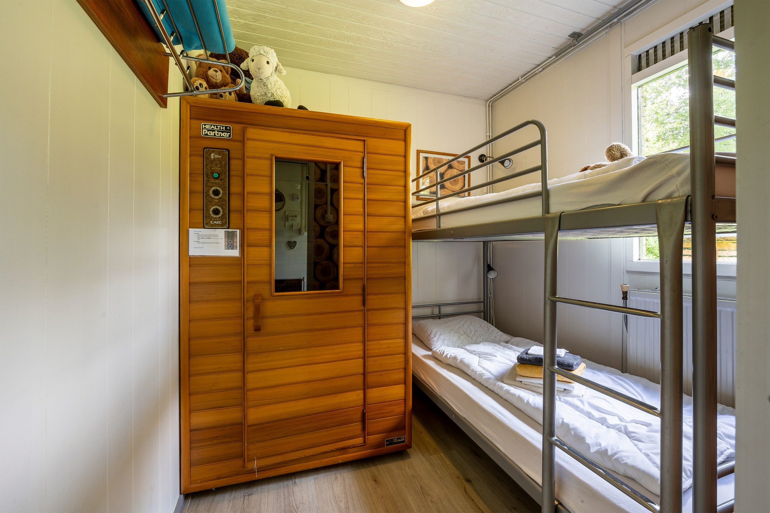 hermelijn-3-slaapkamer-met-stapelbed-en-sauna