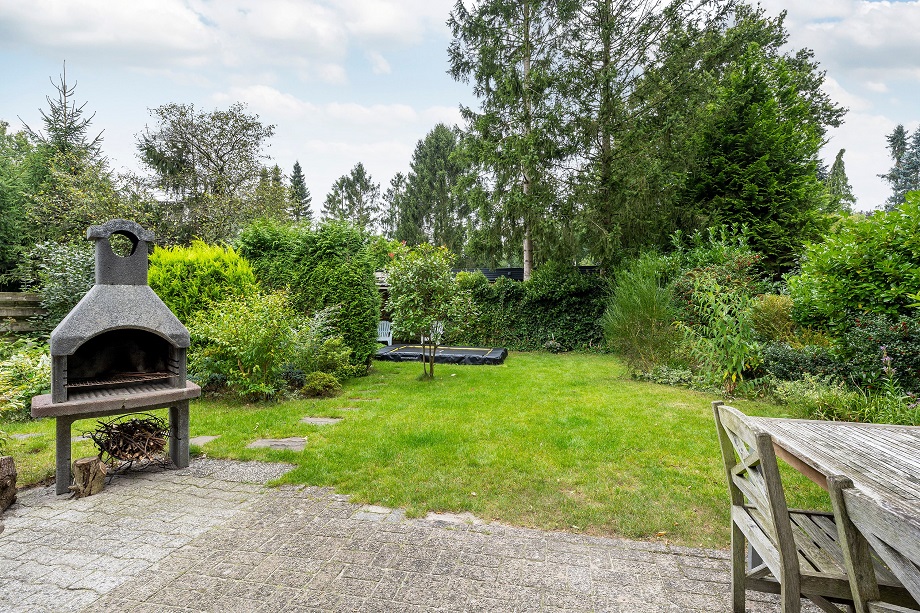 Speeltuin met trampoline en barbecue bij het Blauwe Boshuis in Drenthe, Koegange